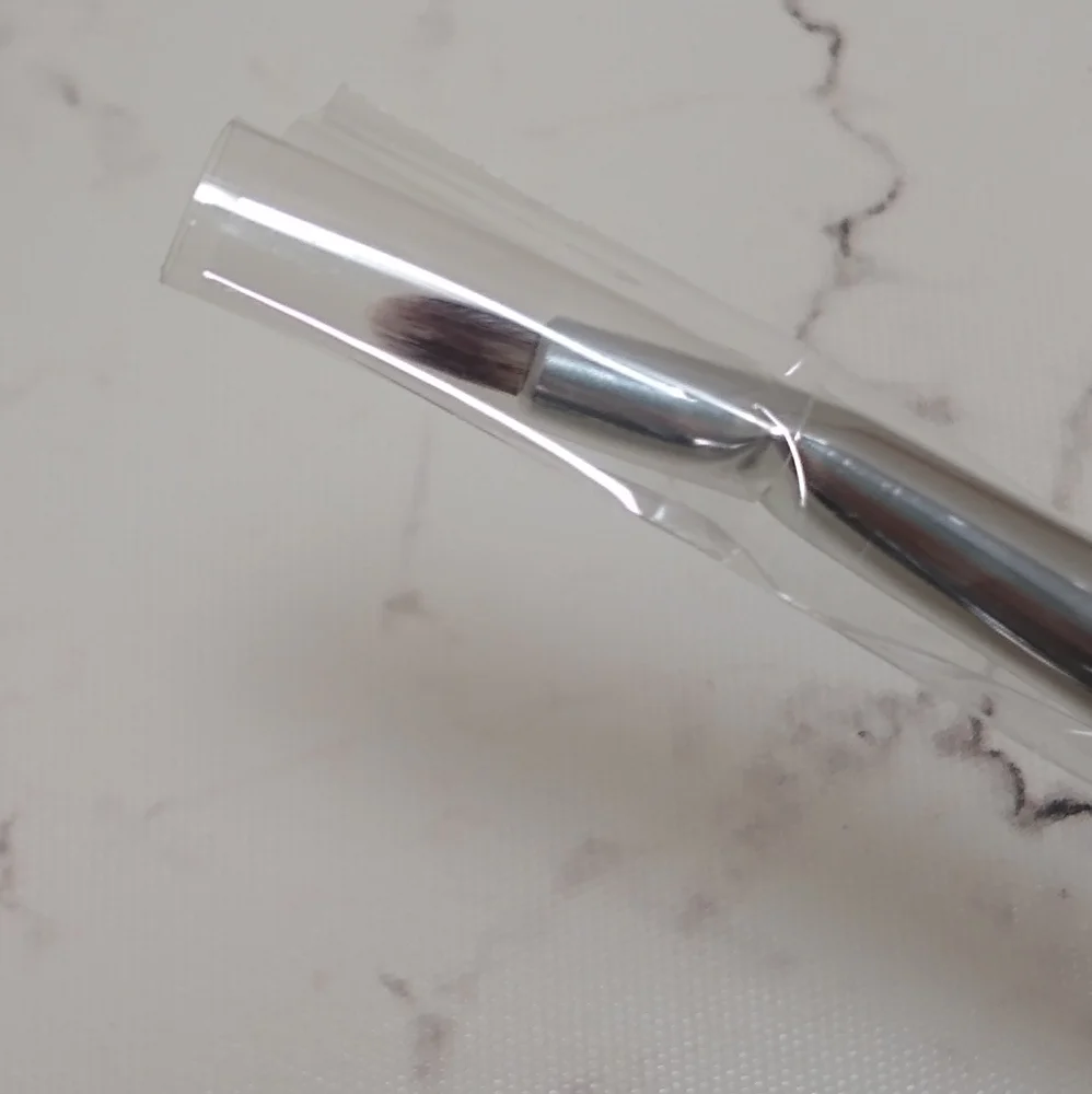 New It Cosmetics for Ulta Bent Liner Brush